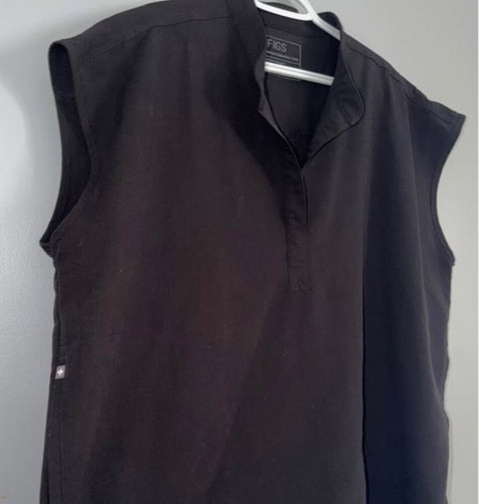 FIGS raefella oversized scrub top. 2XL. Black